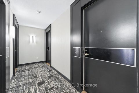 Photo 4 at 961 - 209 Fort York Boulevard, Niagara, Toronto