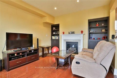 Photo 3 at 148 Tower Hill Road, Jefferson, Richmond Hill