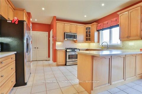 Photo 7 at 148 Tower Hill Road, Jefferson, Richmond Hill Photo 7 at 148 Tower Hill Road, Jefferson, Richmond Hill