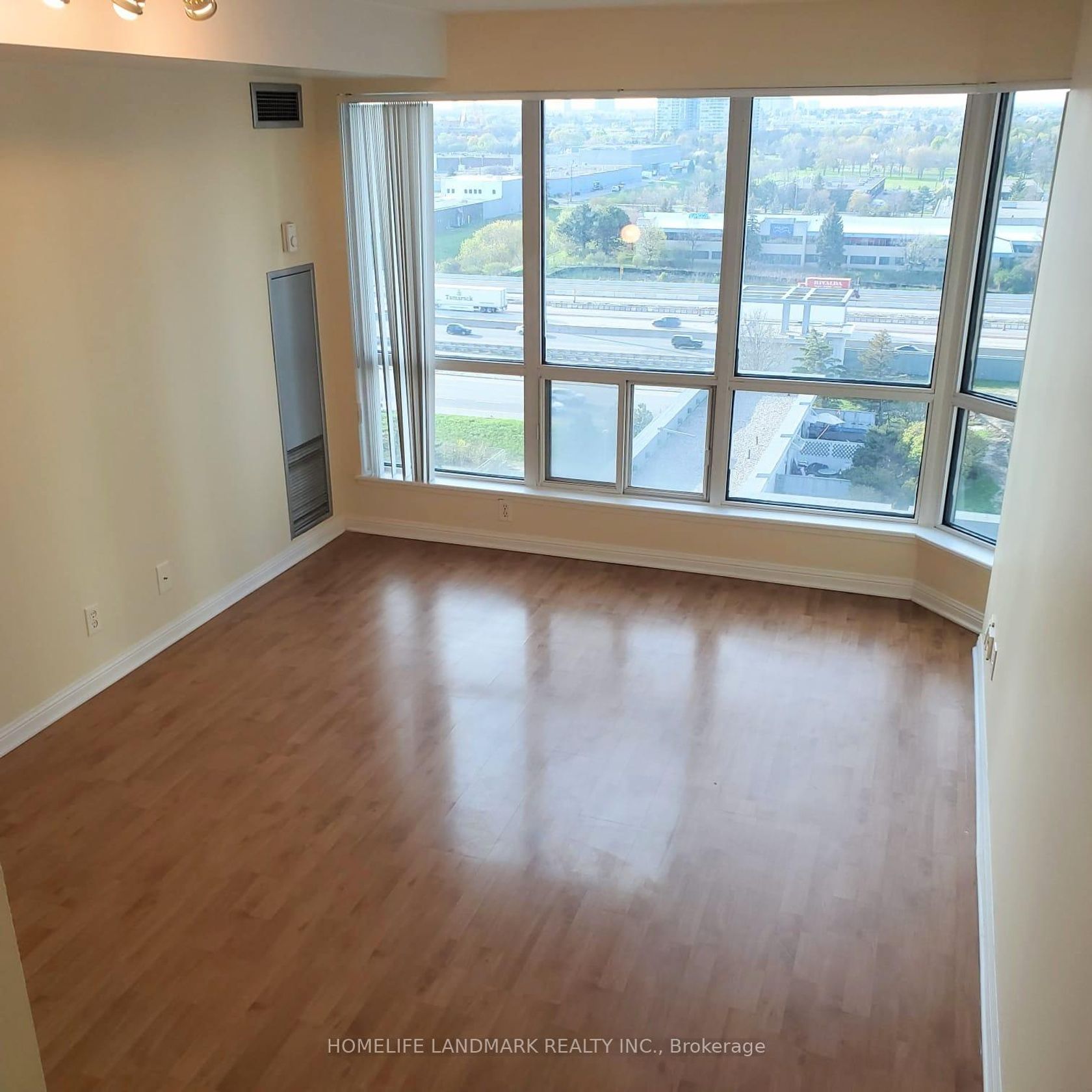 1115 - 8 Lee Centre Drive, Woburn, Toronto 