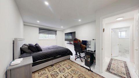 Photo 11 at 4 Boulding Drive, Aurora Heights, Aurora