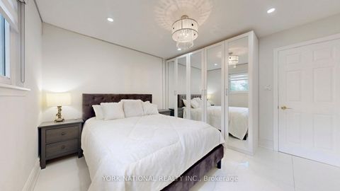 Photo 12 at 4 Boulding Drive, Aurora Heights, Aurora