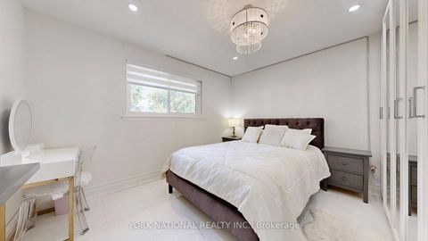 Photo 13 at 4 Boulding Drive, Aurora Heights, Aurora