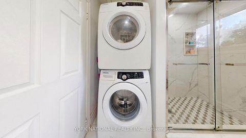 Photo 15 at 4 Boulding Drive, Aurora Heights, Aurora