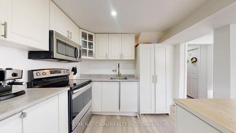 Photo 18 at 4 Boulding Drive, Aurora Heights, Aurora
