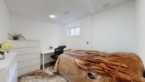 Photo 19 at 4 Boulding Drive, Aurora Heights, Aurora