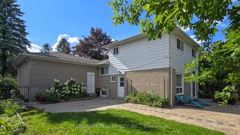 Photo 23 at 4 Boulding Drive, Aurora Heights, Aurora