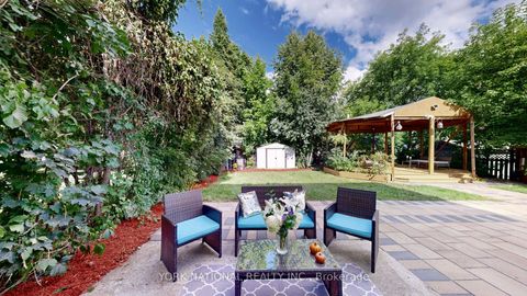 Photo 24 at 4 Boulding Drive, Aurora Heights, Aurora