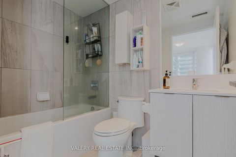 Photo 4 at 712 - 195 Redpath Avenue, Mount Pleasant West, Toronto Photo 4 at 712 - 195 Redpath Avenue, Mount Pleasant West, Toronto