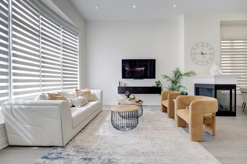 Photo 12 at 152 Stormont Trail, Vellore Village, Vaughan