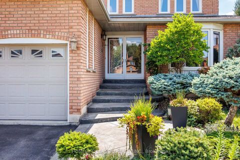 Photo 2 at 133 Medallion Boulevard, West Woodbridge, Vaughan