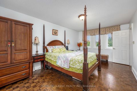 Photo 20 at 133 Medallion Boulevard, West Woodbridge, Vaughan