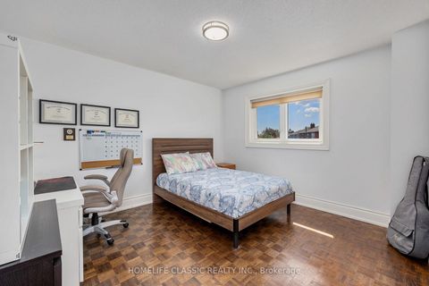 Photo 28 at 133 Medallion Boulevard, West Woodbridge, Vaughan