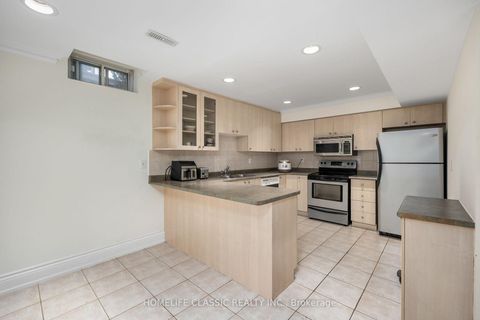 Photo 32 at 133 Medallion Boulevard, West Woodbridge, Vaughan