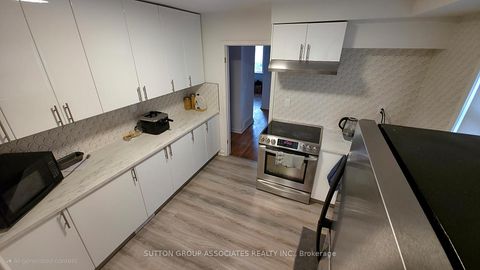 Photo 2 at 120 Edinborough Court, Smythe, Toronto