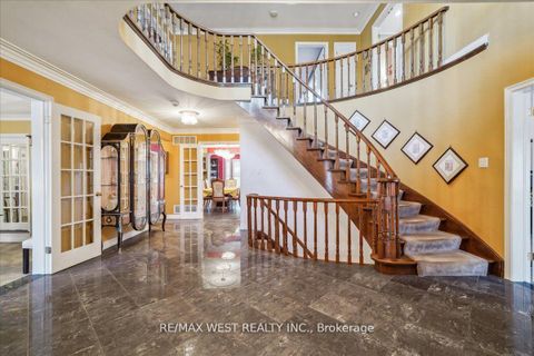 Photo 2 at 190 Sandys Drive, East Woodbridge, Vaughan