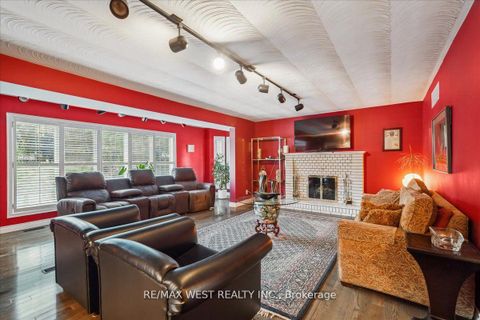 Photo 3 at 190 Sandys Drive, East Woodbridge, Vaughan