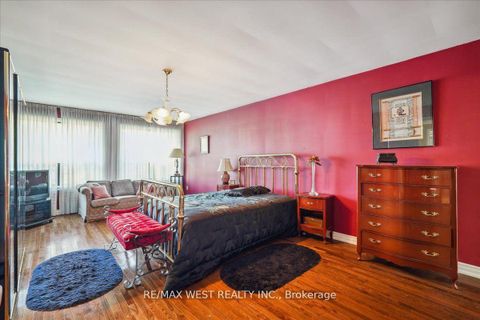 Photo 10 at 190 Sandys Drive, East Woodbridge, Vaughan