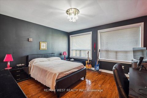 Photo 12 at 190 Sandys Drive, East Woodbridge, Vaughan