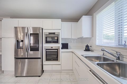 Photo 11 at 33 Redberry Parkway, Maple Leaf, Toronto
