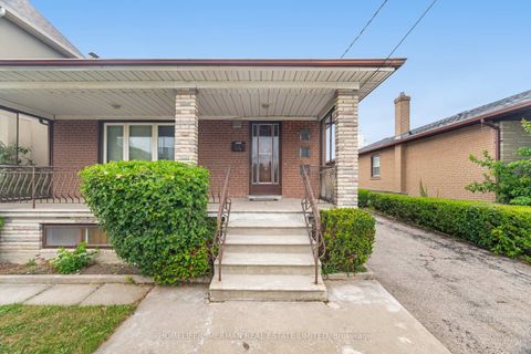 Photo 1 at 44 Plewes Road, CFB, Toronto