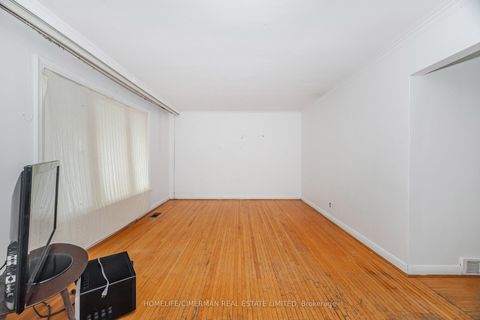 Photo 6 at 44 Plewes Road, CFB, Toronto