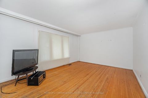 Photo 7 at 44 Plewes Road, CFB, Toronto
