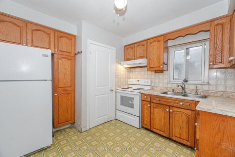 Photo 9 at 44 Plewes Road, CFB, Toronto