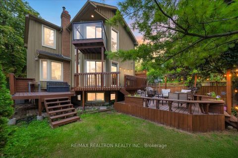 Photo 1 at 280 Douglas Road, Oak Ridges Lake Wilcox, Richmond Hill