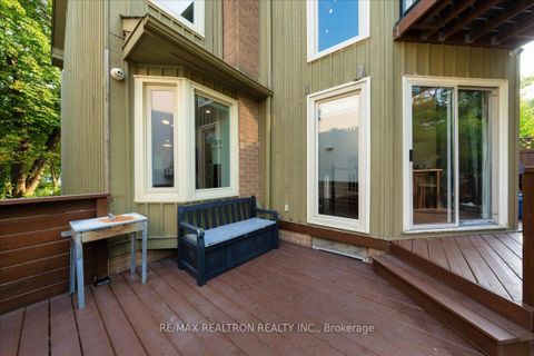 Photo 7 at 280 Douglas Road, Oak Ridges Lake Wilcox, Richmond Hill Photo 7 at 280 Douglas Road, Oak Ridges Lake Wilcox, Richmond Hill