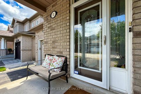Photo 3 at 11 Scarlett Trail, Vellore Village, Vaughan
