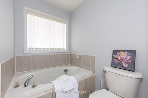 Photo 32 at 11 Scarlett Trail, Vellore Village, Vaughan