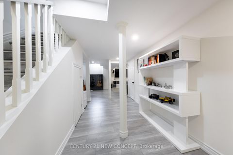 Photo 34 at 11 Scarlett Trail, Vellore Village, Vaughan