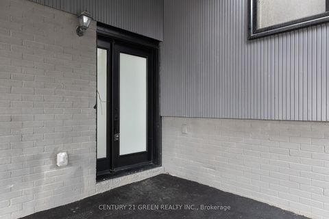Photo 3 at 32 Brookridge Drive, Bendale, Toronto