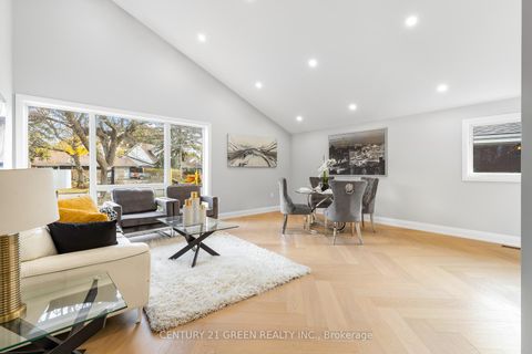Photo 4 at 32 Brookridge Drive, Bendale, Toronto