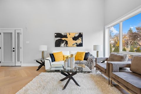 Photo 7 at 32 Brookridge Drive, Bendale, Toronto