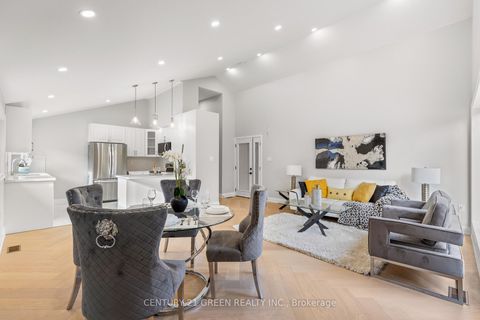 Photo 10 at 32 Brookridge Drive, Bendale, Toronto