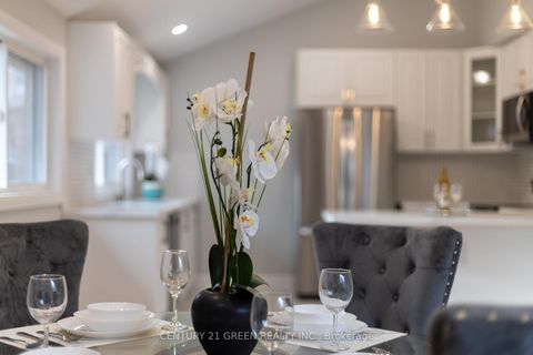 Photo 12 at 32 Brookridge Drive, Bendale, Toronto