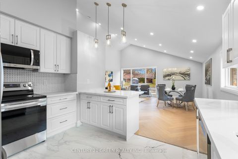 Photo 15 at 32 Brookridge Drive, Bendale, Toronto