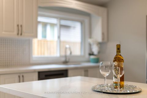 Photo 16 at 32 Brookridge Drive, Bendale, Toronto
