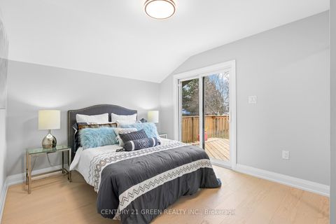 Photo 22 at 32 Brookridge Drive, Bendale, Toronto