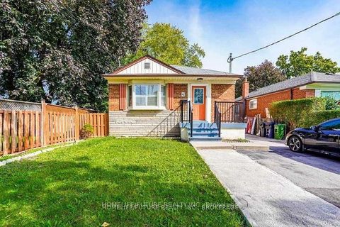 Photo 1 at 4 Gully Drive, Bendale, Toronto