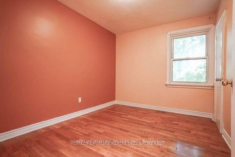 Photo 11 at 4 Gully Drive, Bendale, Toronto