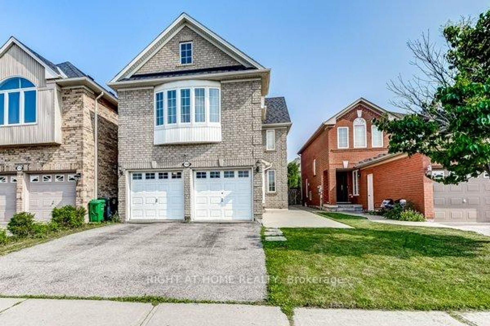7460 Terragar Boulevard, Lisgar, Mississauga by Loree Meneguzzi Real Estate 7460 Terragar Boulevard, Lisgar, Mississauga