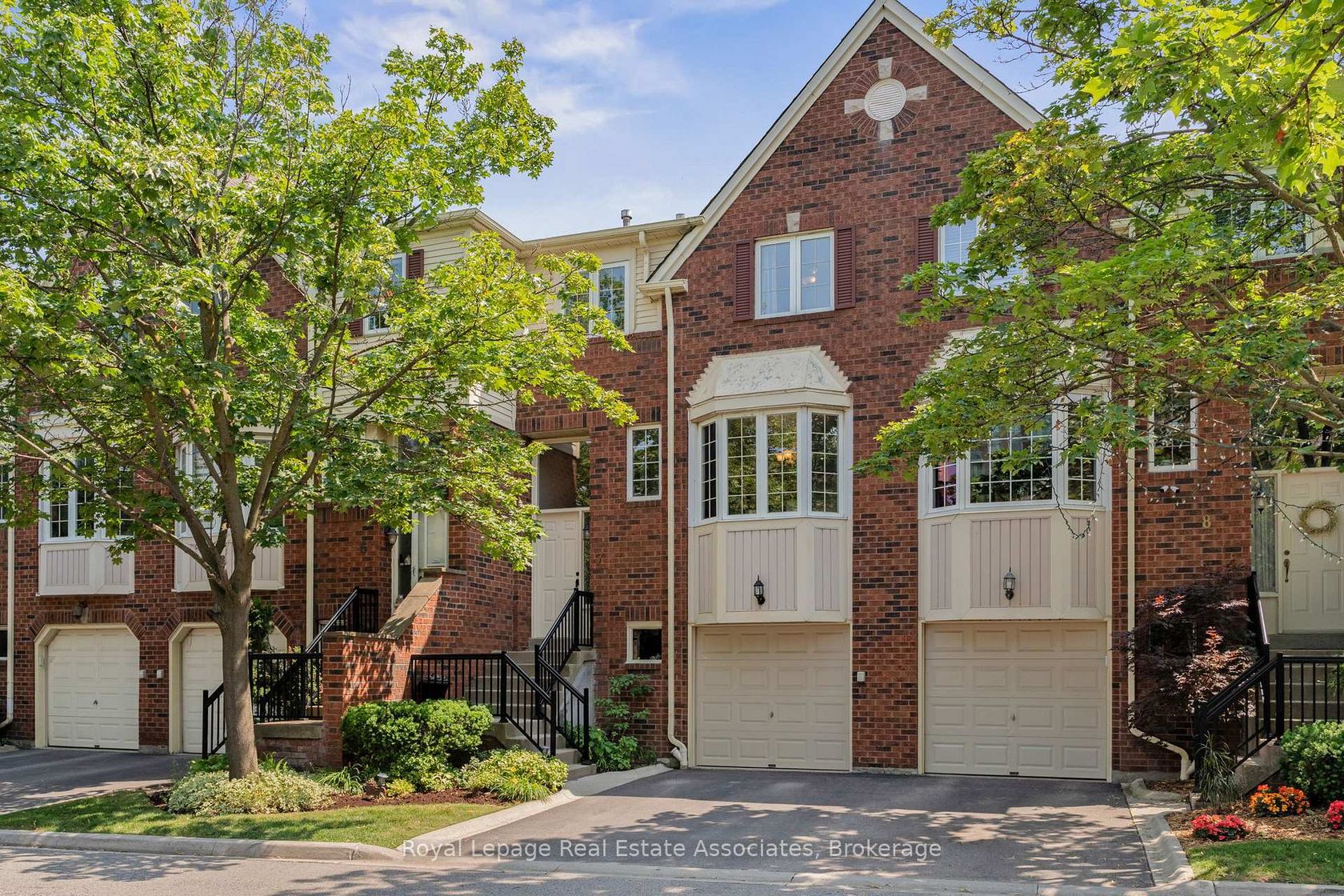 7 - 4605 Donegal Drive, Central Erin Mills, Mississauga by Loree Meneguzzi Real Estate 7 - 4605 Donegal Drive, Central Erin Mills, Mississauga