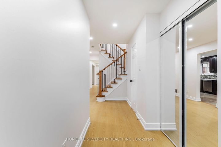 Photo 4 at 26 Cresswell Drive, Fletcher's West, Brampton