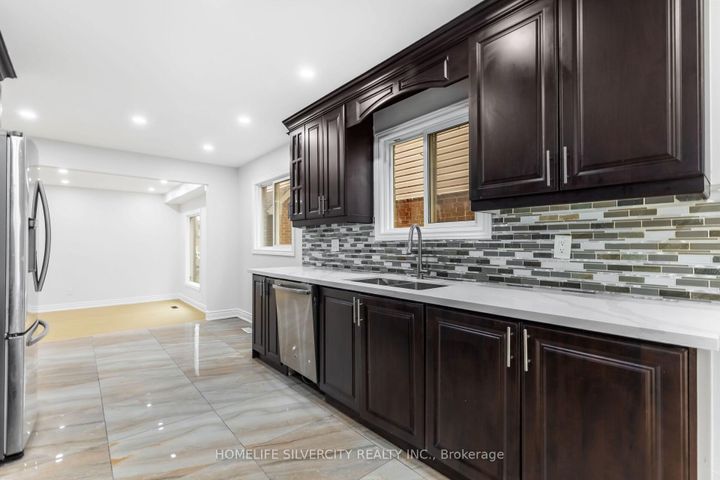 Photo 11 at 26 Cresswell Drive, Fletcher's West, Brampton