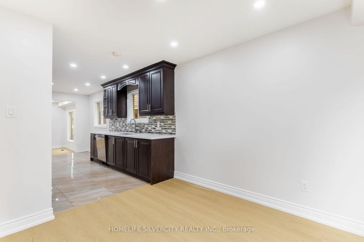 Photo 12 at 26 Cresswell Drive, Fletcher's West, Brampton