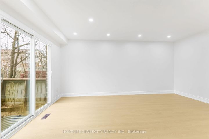 Photo 14 at 26 Cresswell Drive, Fletcher's West, Brampton
