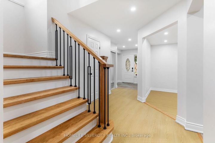 Photo 15 at 26 Cresswell Drive, Fletcher's West, Brampton